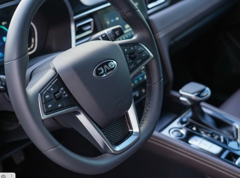 Picture JAC J7 2023-2024 