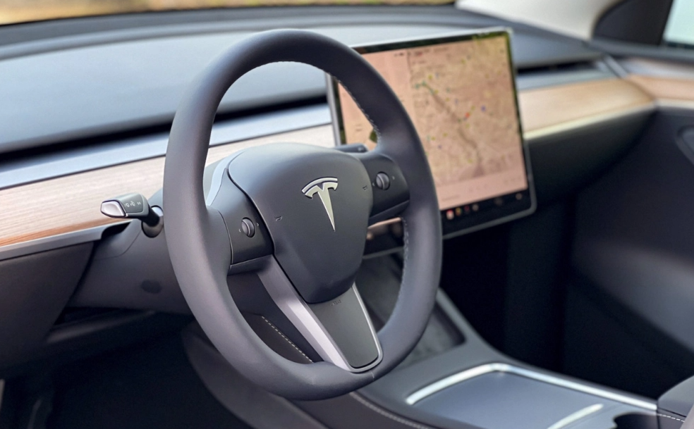 Picture Tesla Model Y Long Range 2023-2024 